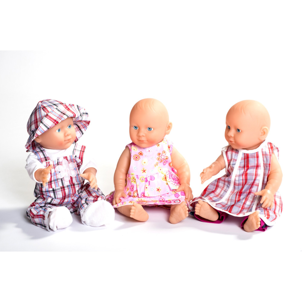 Τρία σύνολα ρούχων κούκλας κοριτσιού